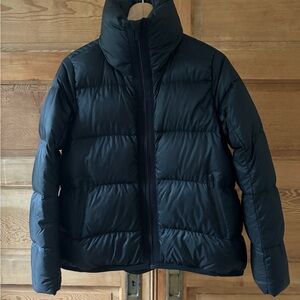 LULULEMON Featherweight Puffer Jacket, size 6, black